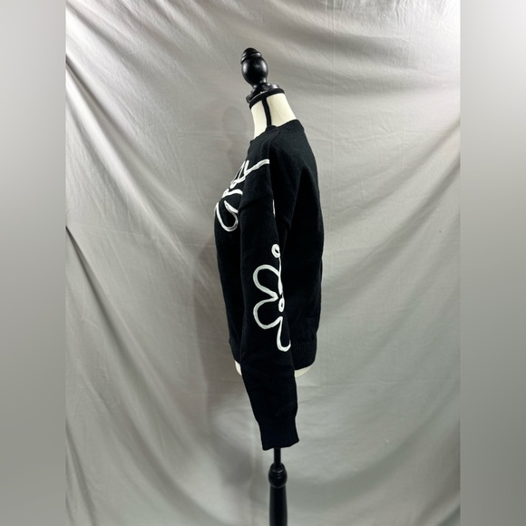 Black/White Floral Pattern Drop Shoulder Sweater - Picture 8 of 9